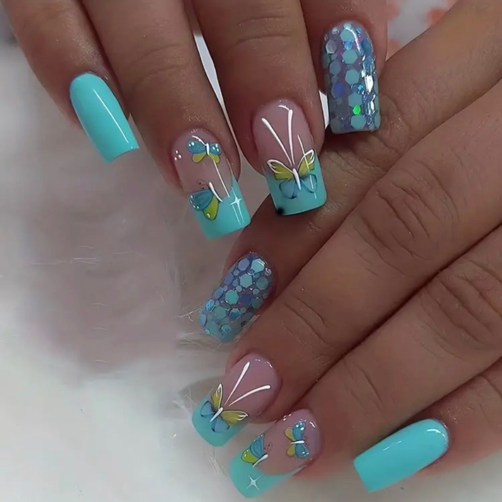 🍒🍒 Blue Butterfly Press On Nails